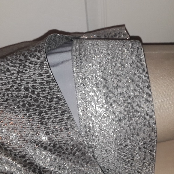 Express Vtg Metallic Silver Leopard print 2-tier Mini Skirt, lined sz 2 shiny - Picture 5 of 9